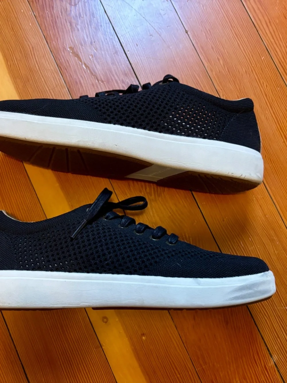 Men’s navy Revitalign sneakers